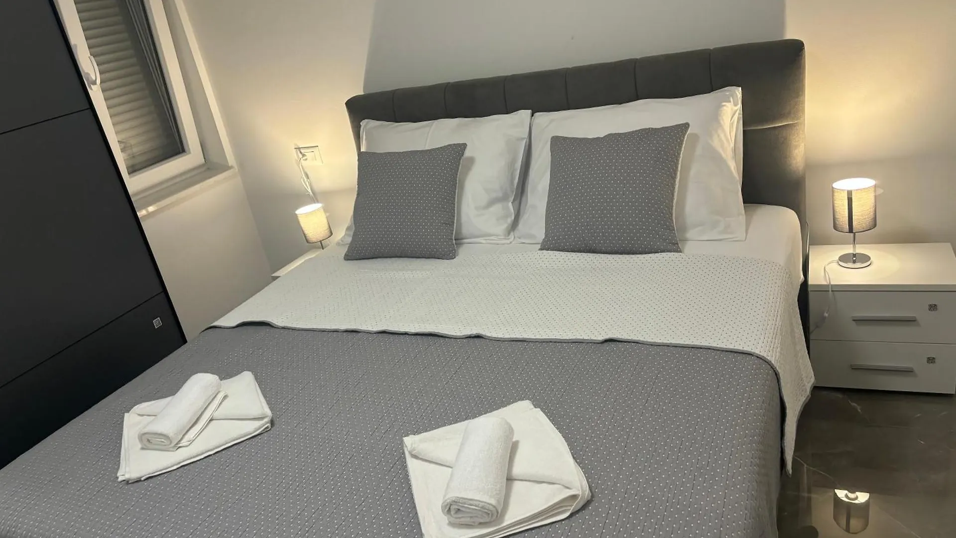 Apartman Tini 2 풀라
