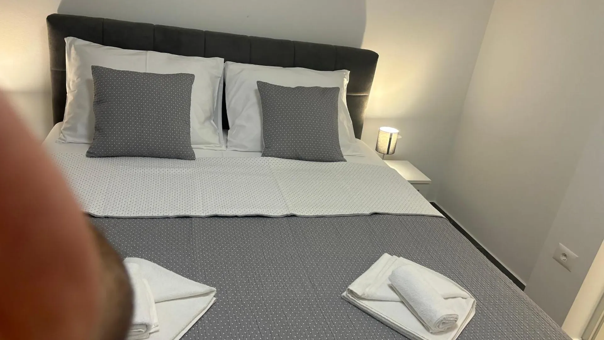 아파트 Apartman Tini 2 풀라